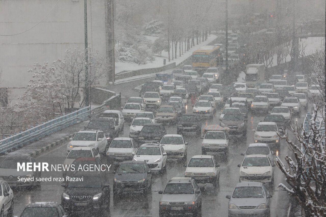 بارش برف در تهران و اکثر استان‌های کشور