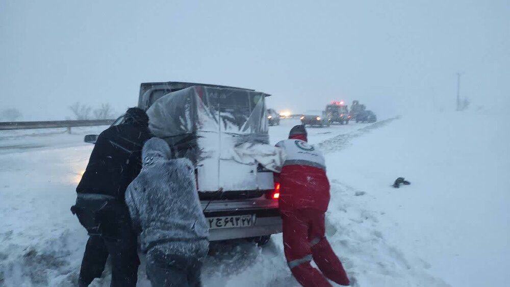 امدادرسانی به ۵۶۶ نفر گرفتار شده در برف و کولاک بهاری