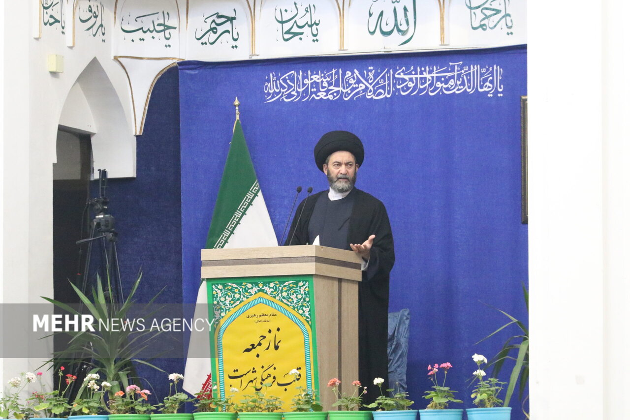 امام خمینی با اخلاص و شجاعت ایران را از سقوط نجات داد