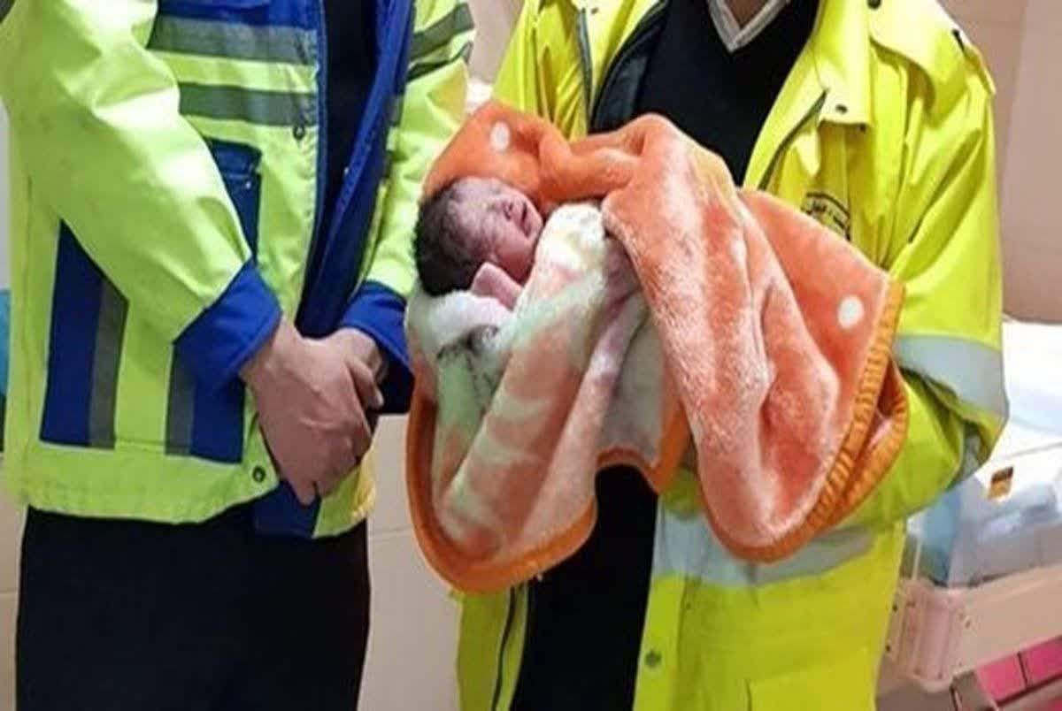 تولد نوزاد عجول در داخل آمبولانس